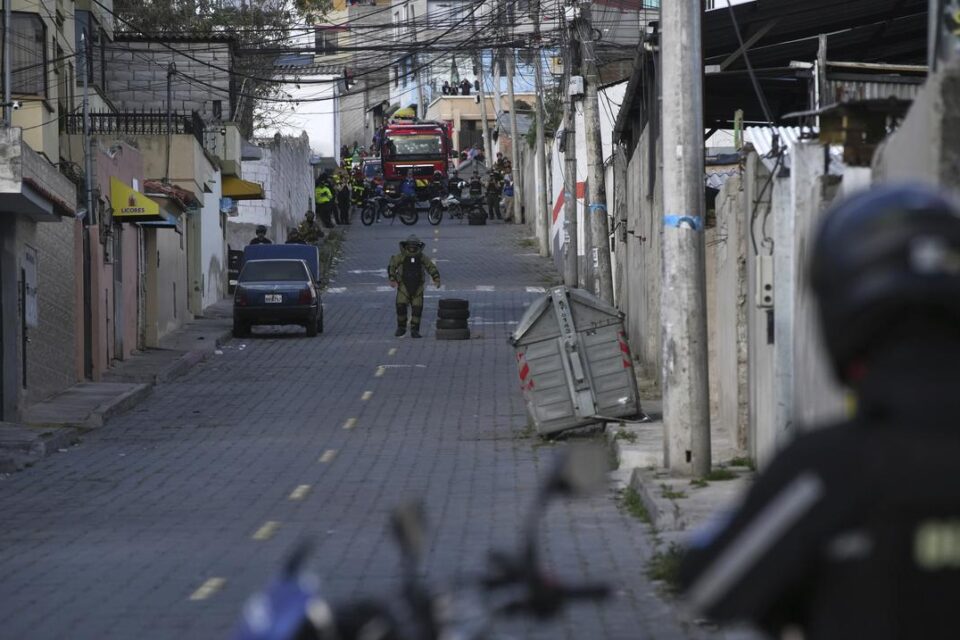 Ecuador: Alerta de bomba, que resulto falsa, pone en vilo a los ciudadanos en medio de ola de violencia : Noticias de