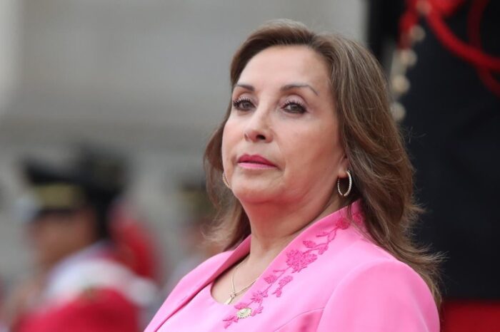 Agreden a la presidenta de Peru durante visita a region donde murieron 10 personas en manifestaciones antigubernamentales