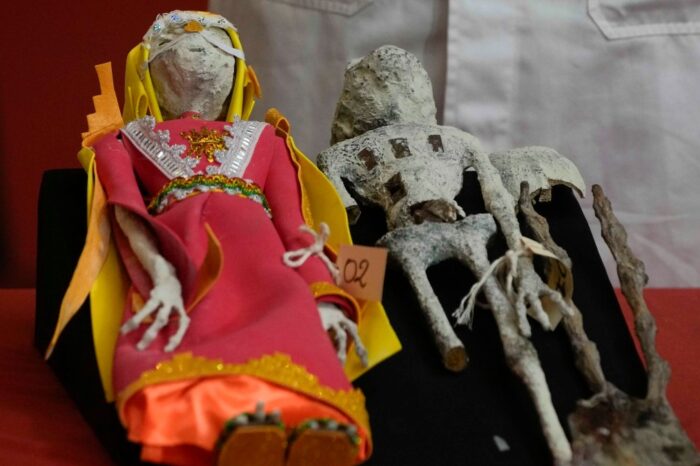 Forenses peruanos concluyen que figuras incautadas en la aduana no son extraterrestres