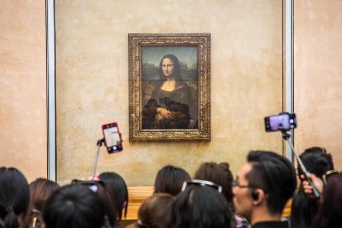 Arrojan sopa sobre proteccion de cristal de la “Mona Lisa”