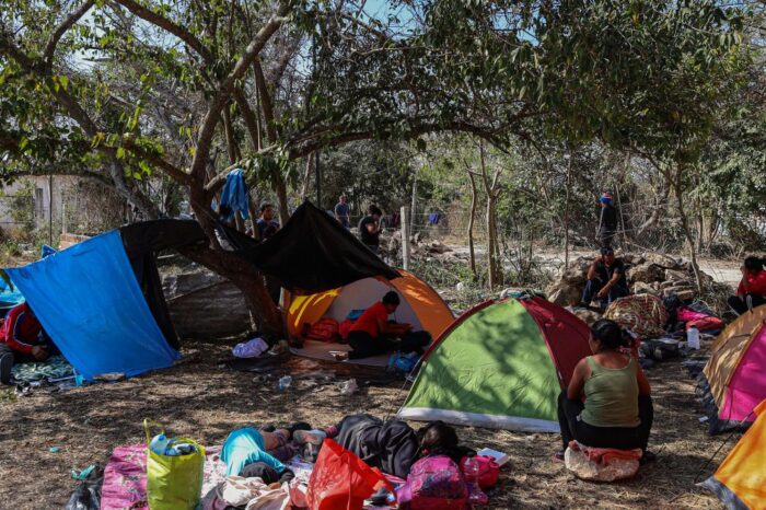 Caravana efimera: migrantes de Honduras cruzan a Guatemala y se dispersan