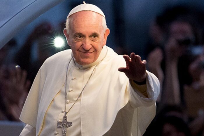 “Deplorable”: El papa Francisco llama a prohibir mundialmente los alquileres de vientre