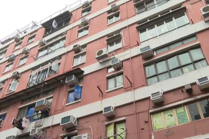Insolito hallazgo: encuentran dos bebes muertos en botellas de cristal en un departamento