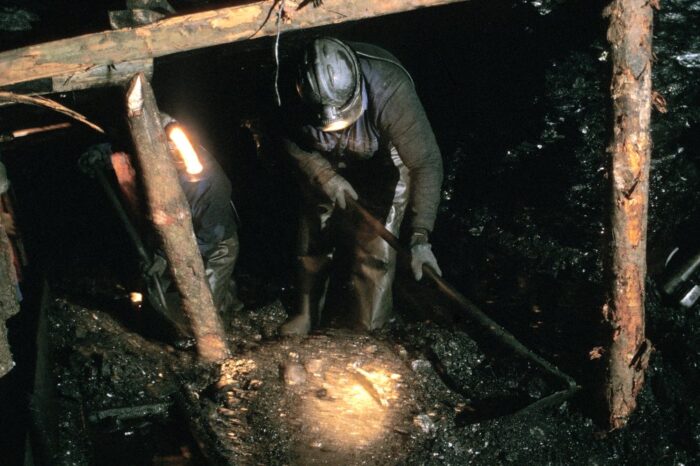 Horrible final: mueren 3 mineros por inhalar gases toxicos en Bolivia