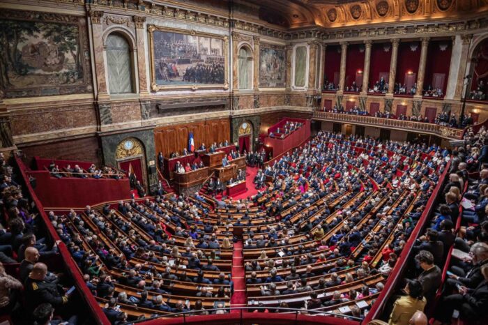 Historico: Francia inscribe el derecho al aborto en su Constitucion